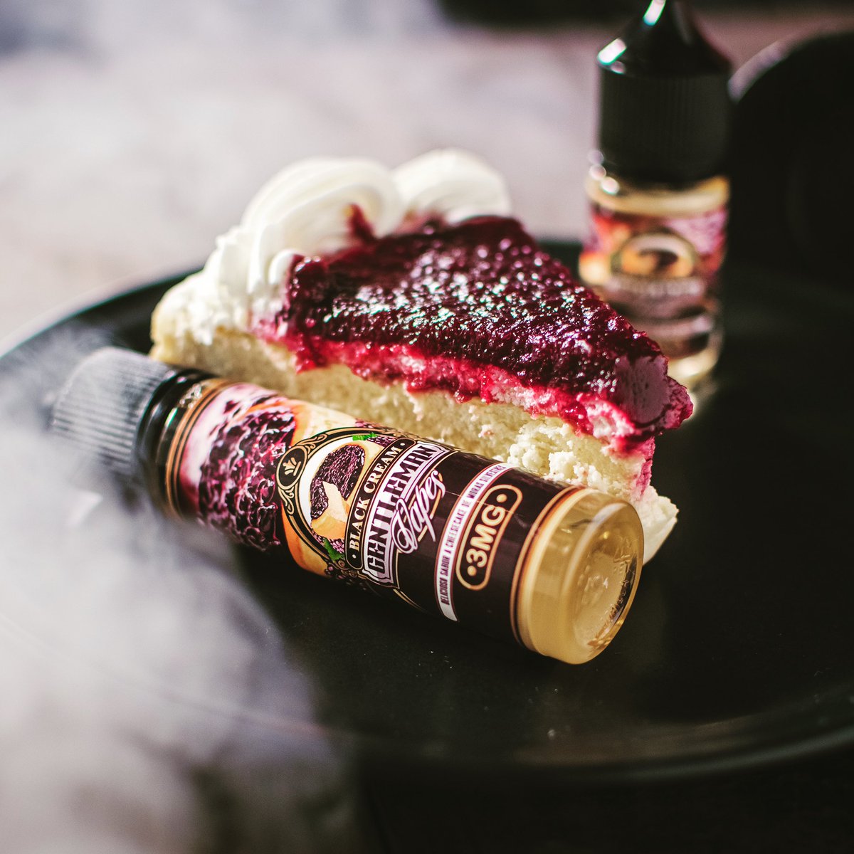 GentlemanVapes's tweet photo. Que tal un rico postre 🤤 !!

#BlackCream
#GentlemanVapes

🔴Encuéntralo con tu distribuidor mas cercano
 
🛑venta prohibida a menores de 18 años 🔞 
#gentlemanvapes  por un Vapeo Responsable https://t.co/j7BOUumlPc