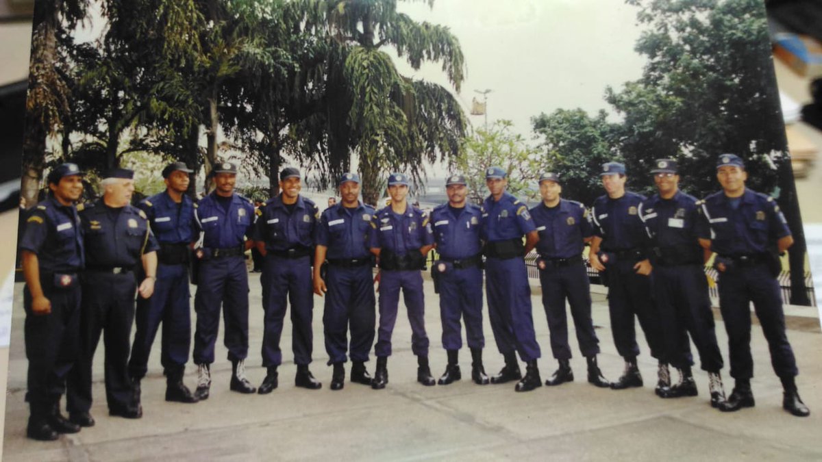 Hoje, sexta-feira, não é dia de #TBT, mas sempre é bom recordar os bons  momentos. Você sabia que a @GMRio já usou uniforme azul marinho? Foi a  primeira cor de uniforme usado, image size:1200x675