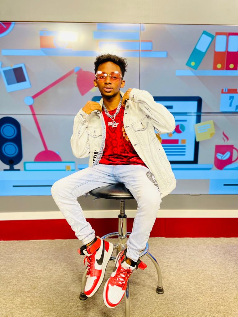 Allendibba (@alernies) on Twitter photo #UmcatFunDay official Mc for the day
<a href="/UMCATmediaSch/">UMCAT School of Journalism and Mass Communication</a> funday #UmcatFunDay official Mc for the day
<a href="/UMCATmediaSch/">UMCAT School of Journalism and Mass Communication</a> funday