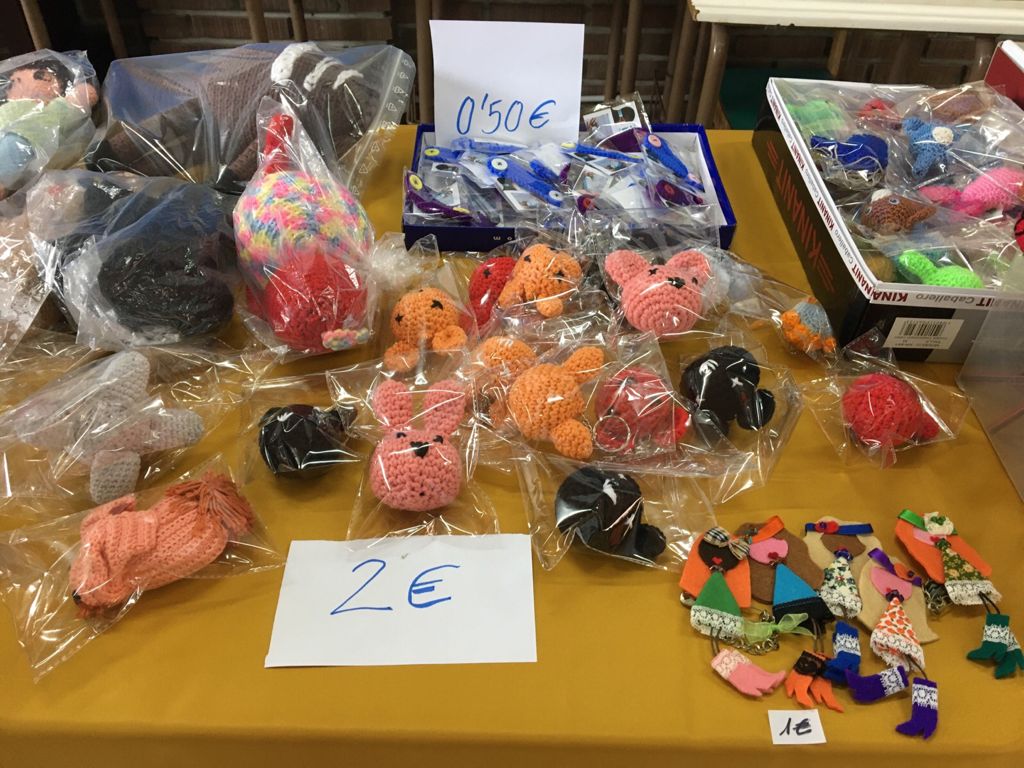 ausevamaristas's tweet photo. La próxima semana, con motivo de la semana SED,  puedes adquirir en nuestra tienda solidaria todos estos detalles que han hecho un grupo de madres y abuelas voluntarias.
¿Te animas? Más información en https://t.co/OLJtLs4SI2  #SomosMaristas #MaristasDespierta https://t.co/ltP6RTv4aF