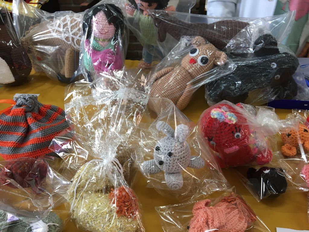 ausevamaristas's tweet photo. La próxima semana, con motivo de la semana SED,  puedes adquirir en nuestra tienda solidaria todos estos detalles que han hecho un grupo de madres y abuelas voluntarias.
¿Te animas? Más información en https://t.co/OLJtLs4SI2  #SomosMaristas #MaristasDespierta https://t.co/ltP6RTv4aF