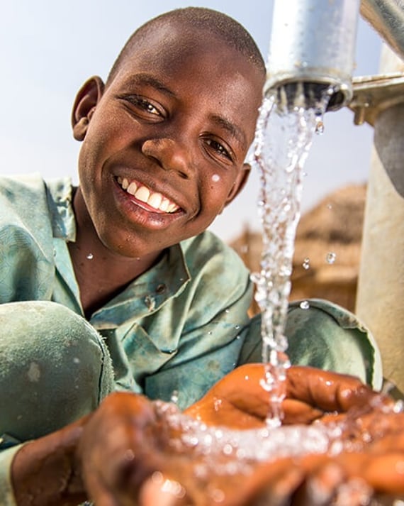 Hayırlısıyla Afrika'da su kuyusu açtırmak için resmi başvurumuzu yaptık.Katkı sağlayan kıymetli öğretmenlerime,velilerime ve sevgili öğrencilerime teşekkürlerimi sunarım.Allah kabul etsin.
Bir hastaya vardın ise
Bir yudum su verdin ise
Yarın anda karşı gele
Hak şarabın içmiş gibi