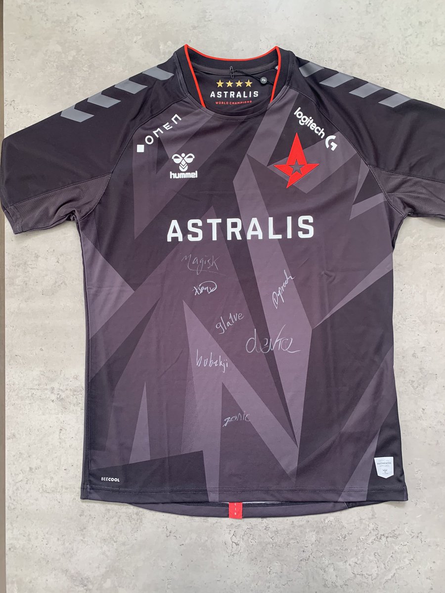 The eagle has landed - så er hovedpræmien til charitywalket hjemme - en signeret trøje med ene legender på. Jeg er dybt taknemlig og stolt af Astralis støtter op #indsamling #kolibrienskræftværk #astralis #tombola #vindtrøjen #charitywalk #twitchstreamer #letsgo #50kmwalk