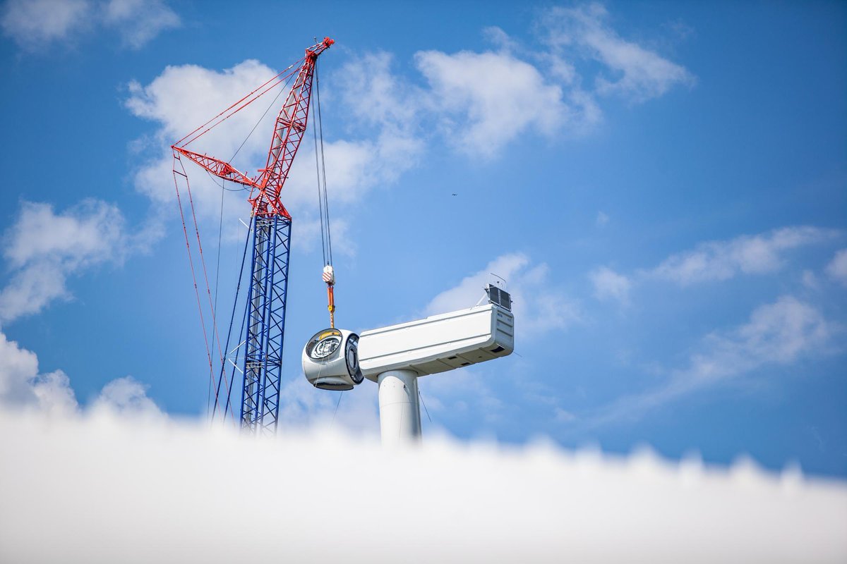 Backed by the EIB and the #EFSI, the European #GreenDeal is taking shape in #Poland. From #wind to #solar farms, #renewableenergy is getting a boost as Poland shows the way towards a green transition 👉 bit.ly/2KkrDVa 
#TheFutureIsGreen