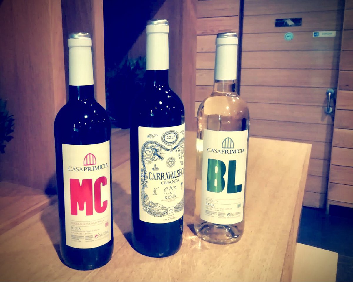 CasaPrimicia's tweet photo. Dando la bienvenida al fin de semana en @erdialdejatetxea de #VitoriaGasteiz
#Winelovers #winelover #foodandwine #gastronomia #gastronomy #basqueexperiences #Wine #wein #RiojaAlavesa #euskadibasquecountry #vinotinto #maceracioncarbonica #Vinoblanco #vinoecológico #organicwine https://t.co/pjvLdxHDLU