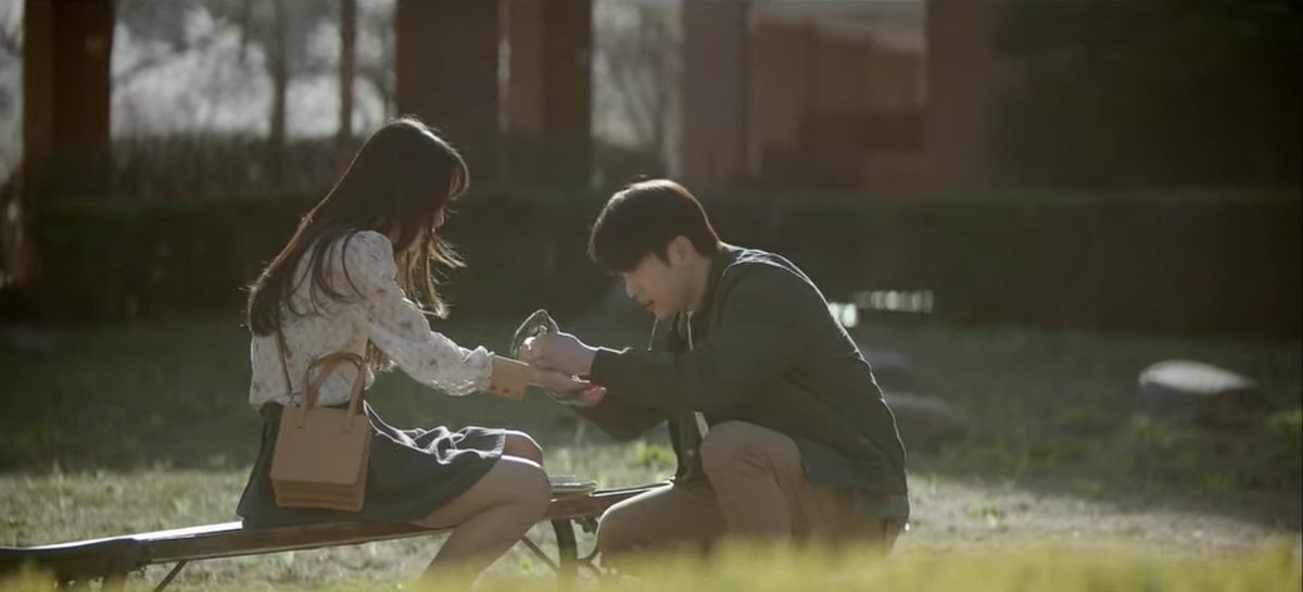 Sonee x Jinyoung's beautiful moments as college couple Yoon Jisoo and Han Jaehyun (1993-1995) from When My Love Blooms, a thread:• APRIL 1993JaeHyun saved her as the rally gets violent, he treated Jisoo's wounds with his handkerchief. She was blown away of how attracted he is