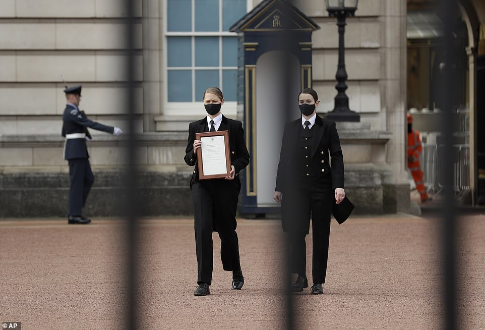 As with all major royal announcements, Prince Philip's passing was marked with a statement displayed outside Buckingham Palace  https://trib.al/rRJgk1k 