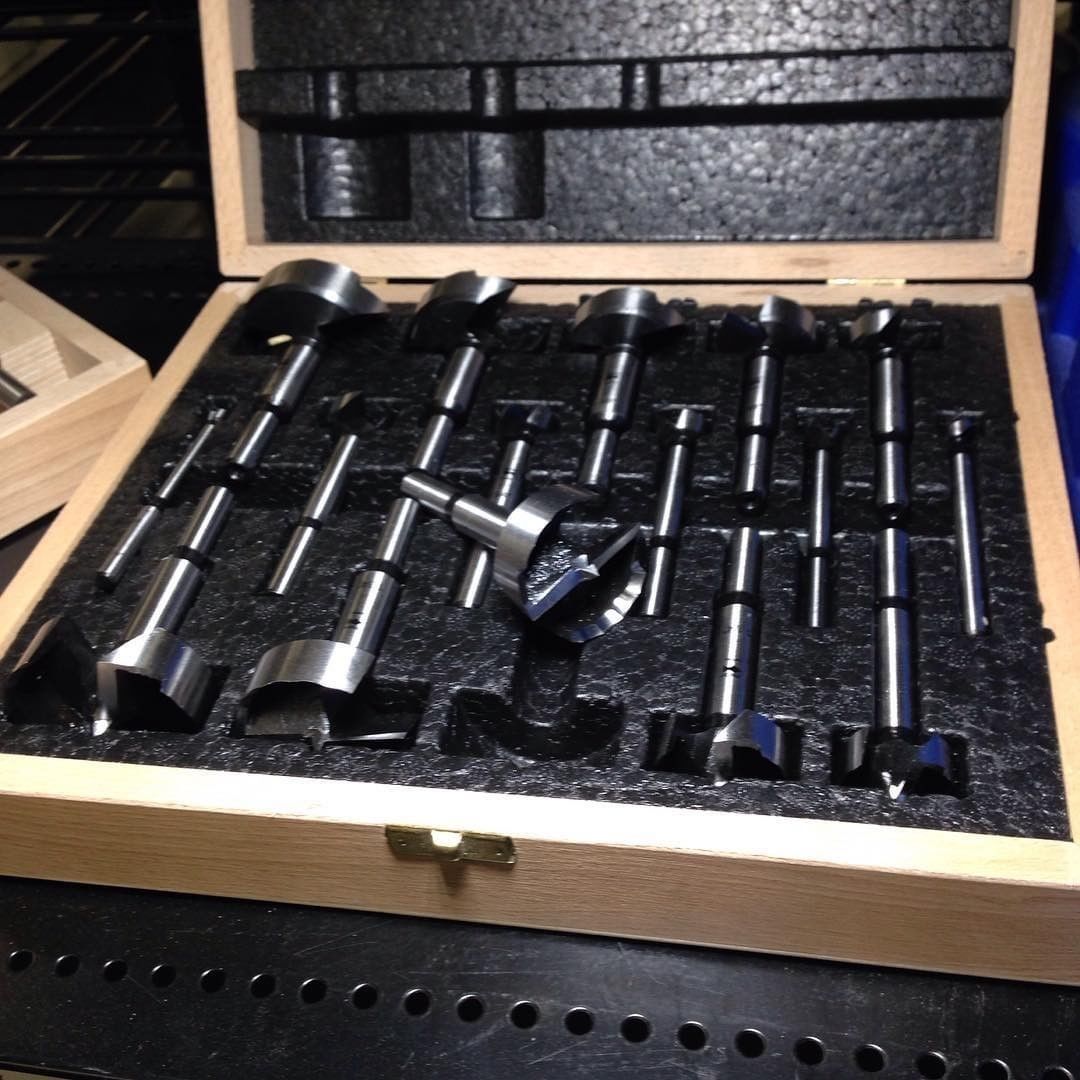 Commander_Tool's tweet photo. Love this shiny new set of @fischtools forstner bits, but they'll look just as good with a little sawdust on 'em!
📸 @ultimatetools
"Need to #drill #clean, #accurateholes in #wood? Check out the #WaveCutter #forstnerbit sets from #FischTools." https://t.co/aqLMFbpgFy