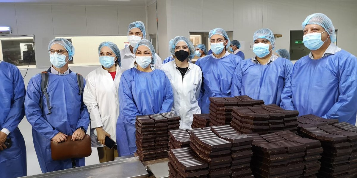 Luisedussan's tweet photo. #Ahora, con el Ministro de Industria, Comercio y Turismo, en la planta de producción de la empresa regional #Tolimax. 
Chocolate regional de alta calidad. 
#HuilaCrece 🌳 https://t.co/fFFTx62Xnm