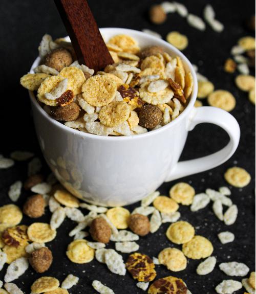 nutripanda_in's tweet photo. A wholesome meal of assorted namkeens for your lazy afternoon binge sessions.
Website's link in the bio.
.
.
.
#nutripanda #healthyfood #healthyeating #soya #snacks #healthysnacks #healthylifestyle #snacks #protein #nutrition https://t.co/MJlQ15TpH3