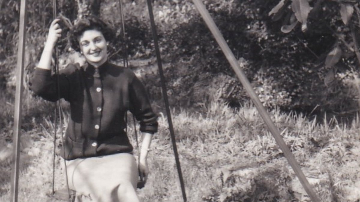 MStoddartDesign's tweet photo. This Sunday (11th April) is the birthday of Mark’s mother, Margaret Rose Stoddart, who would have turned 90 years old (she sadly passed on 15th August 2011) 🎂  #markstoddart #artist #designer #healthyfood #health #birthday https://t.co/iTPNotm9Ny