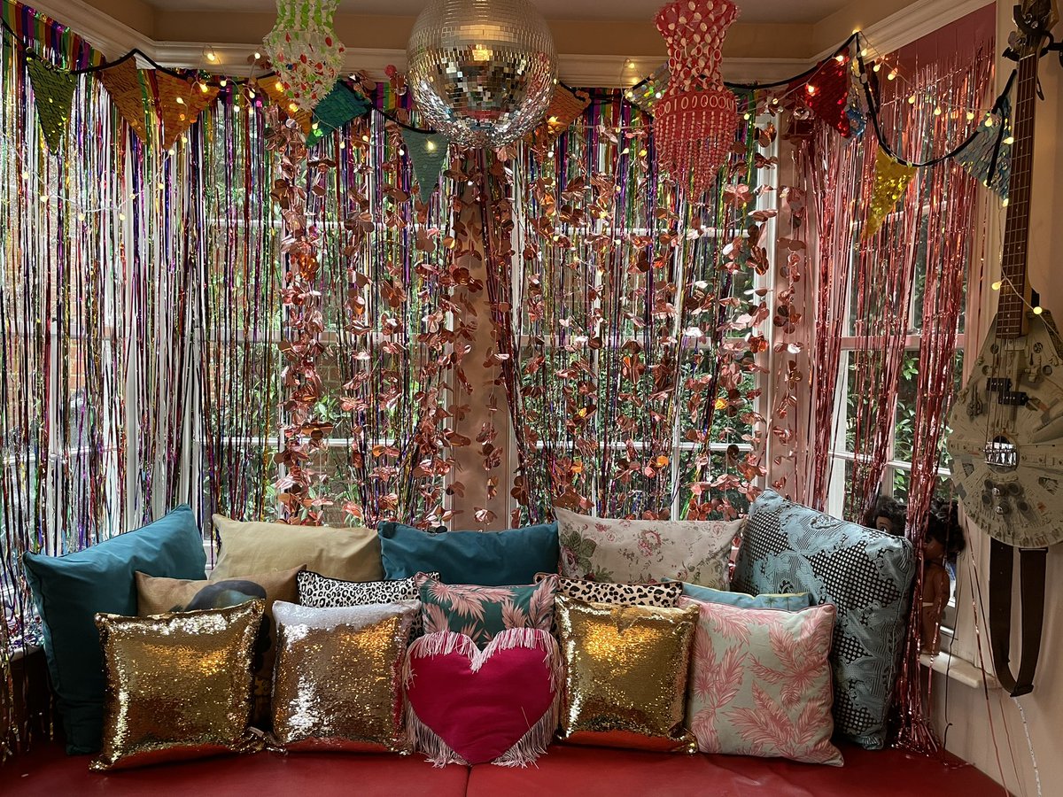 Come join us! Last kitchen disco 6.30pm live on my insta! See you tonight xxxxx