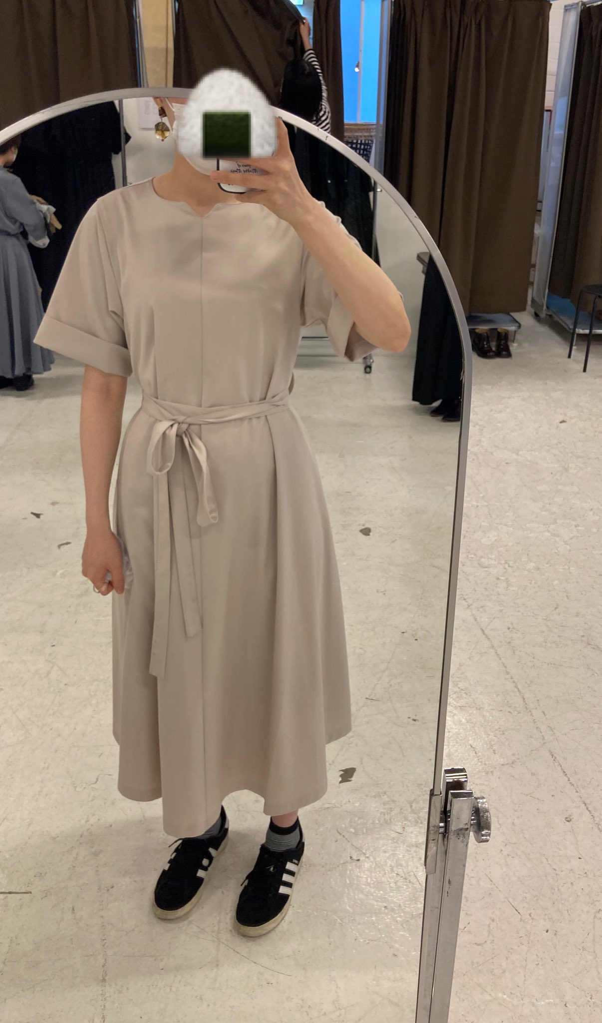 Twitter पर Umi Foufou試着会 プリミティブワンピース Light Side 紐の結び方が分からず おしゃれに結べませんでしたが 形が綺麗でした オケージョンにもなりそう 私には色味が地味かと思いましたが 着てみるとそこまで気になりませんでした さすがプリミティブ