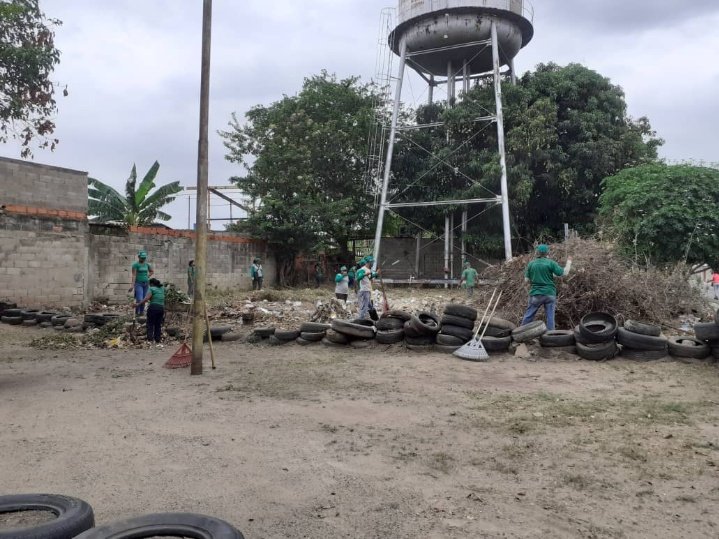 ⏩#BioseguridadPorLaVida desde Sorocaima 1punto y circulo de @Ubchancsorocai1 el equipo de Serpumar realiza ornato de área común gracias al apoyo de @johanitakenpo y @RMarcoTorres. @Nestorluisd16 @liseth_195  @MaiteDuarte5 @RosidysM @Maria14287934 @yasmi70 @Yulitzavillalo6