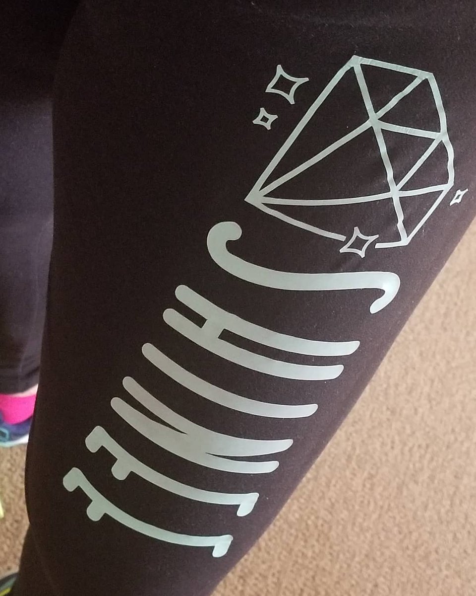 kissingthesun25's tweet photo. Repping #SHINee again today with my leggings!!! Going for a morming walk with my sister! Weeeee!! #shawolforever #ShawolforLife #Shawol #shineeisfive #5hinee @SHINee #샤이니 #SHINee #シャイニー @shinetter https://t.co/adLj3Qah3J
