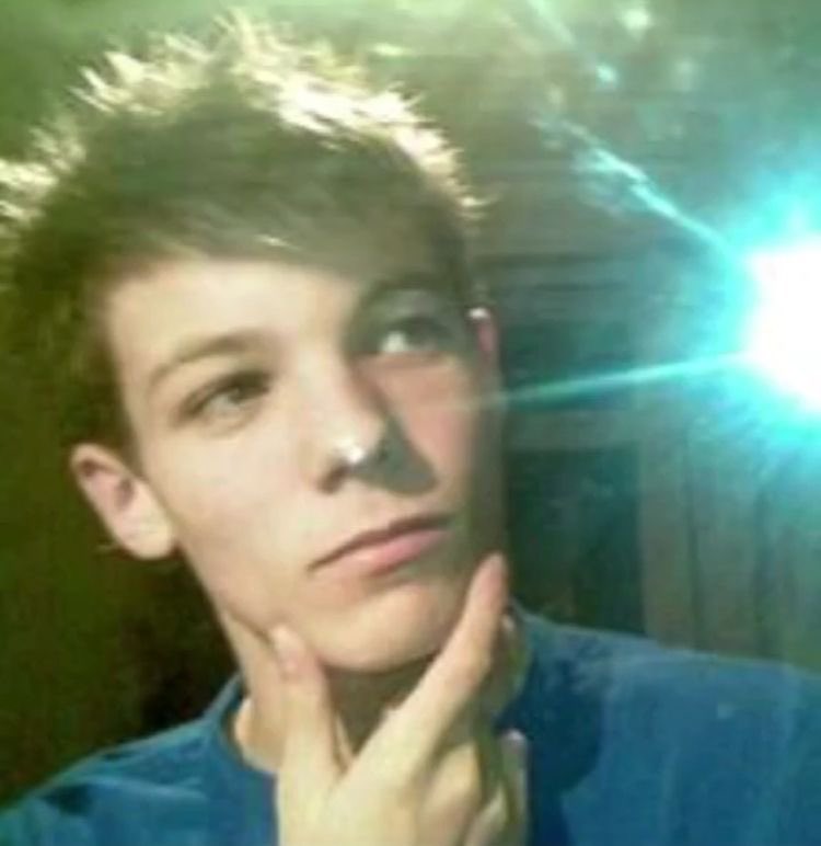 THIS OR THAT LOUIS TOMLINSON OLD PICTURES EDITION I vote  #Louies for  #BestFanArmy at the  #iHeartAwardsThis or that?