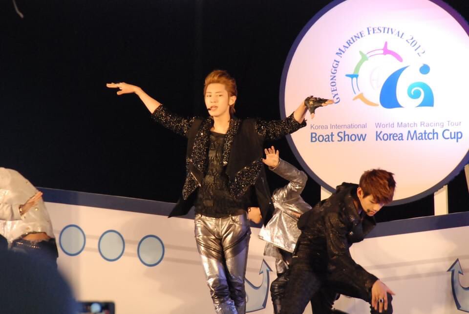 ChanHomeTH's tweet photo. 210409 คุณพ่อชานยอล อัปเดตรูปการแสดงของชานยอลและหนุ่มๆเอ็กโซเคเมื่อ9ปีที่แล้วค่ะ https://t.co/ya0V8GtCdj