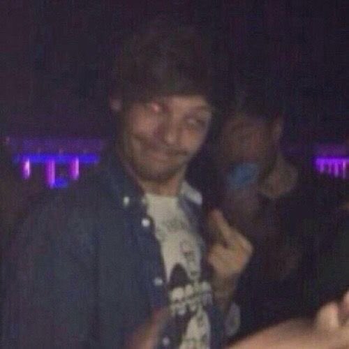 This or that? I vote   #Louies for   #BestFanArmy at the   #iHeartAwards