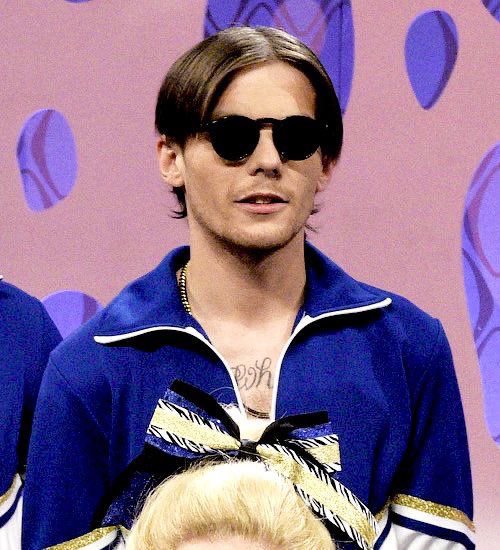 This or that? I vote  #Louies for  #BestFanArmy at the  #iHeartAwards