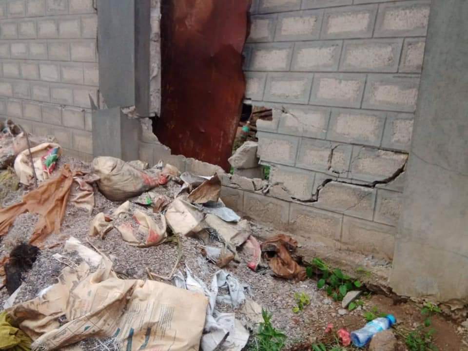 In MineLone quarter, Loikaw, military terrorists attacked civilians with heavy lethal weapons including machine guns.2 civilians got shot dead and many got severely injured. Due to internet blackout, updates can be delayed.
#9AprilCoupday
#InternetShutdown 
#MilitaryCoupInMyanmar
