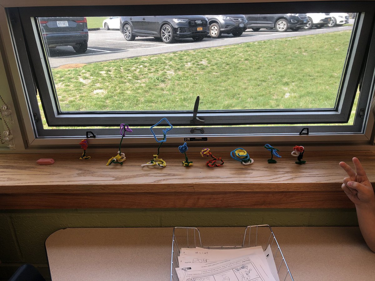 ENL_BCSD's tweet photo. It’s Spring!🍀💐 Time for our STEM 🌸 project.  #Mrs.Knorr’sclass  @brewsterschools https://t.co/Y6e4t8Hnal