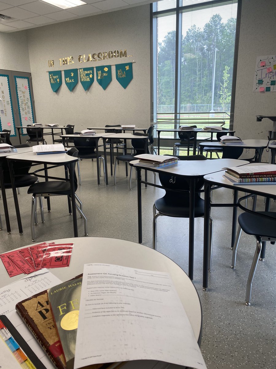 Turner_of_Pages's tweet photo. Sub Binder out...everything that my kids need to be successful today out on their desk...behavioral expectations set (been telling them since Monday)...it should be be smooth sailing for my sub today. #JonesMS #Toros #YouKnow https://t.co/vaf4NoKYKo