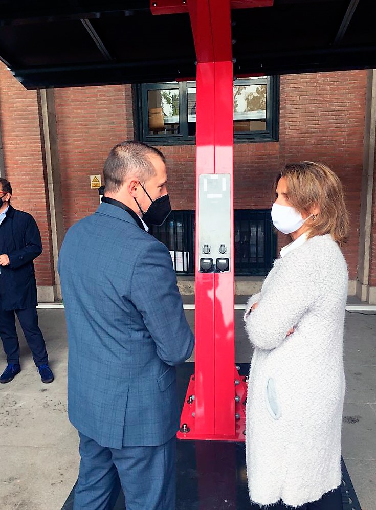 Teresaribera's tweet photo. Una jornada cargada de iniciativas en torno a la movilidad eléctrica y su potencial en empleo, industria e innovación en España. Gracias por vuestra participación!¡
 #MOVES3 y la correcta regulación de las infraestructuras de recarga ayudarán a impulsar todo su potencial. https://t.co/VbNCjes1Br