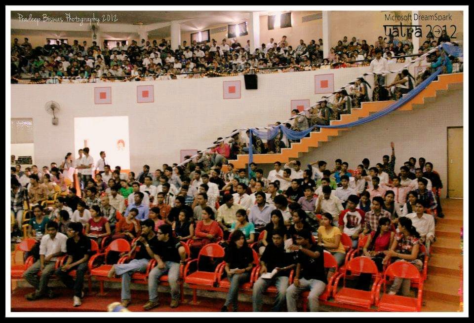 KamleshKawadkar's tweet image. Cherishing good old memories! How time flies.. it&apos;s been 9 years. #MicrosoftDreamSparkYatra #MicrosoftStudentPartner 
#MSP #Bhopal @himanshpal @weemundo