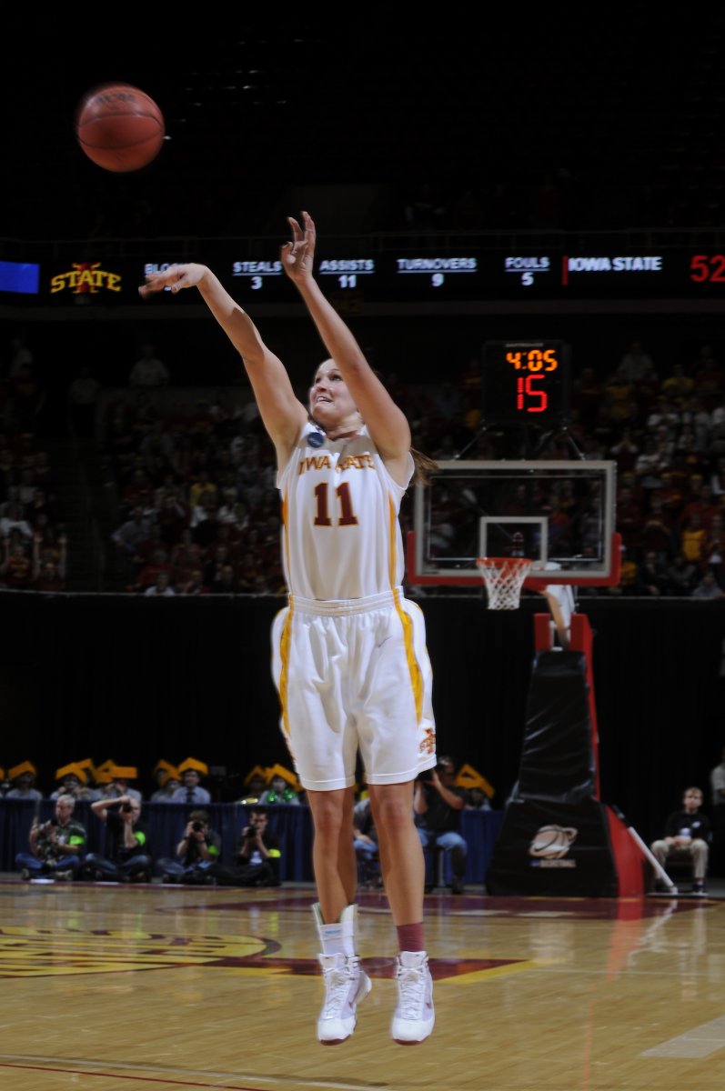 isuletterwinner's tweet photo. Kelsey (Bolte) Carper (@CycloneWBB '11) continues to be an avid volunteer in the Ames community. This July, @kelslynn11 will become the President of the Rotary Club of Ames. We look forward to seeing the positive impact she will have in her new role! #CyclonesServe #FeatureFriday https://t.co/FRtaglcSaL