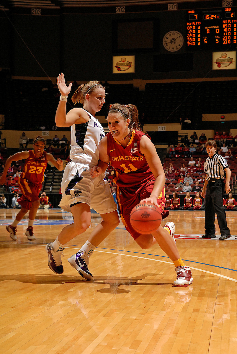 isuletterwinner's tweet photo. Kelsey (Bolte) Carper (@CycloneWBB '11) continues to be an avid volunteer in the Ames community. This July, @kelslynn11 will become the President of the Rotary Club of Ames. We look forward to seeing the positive impact she will have in her new role! #CyclonesServe #FeatureFriday https://t.co/FRtaglcSaL