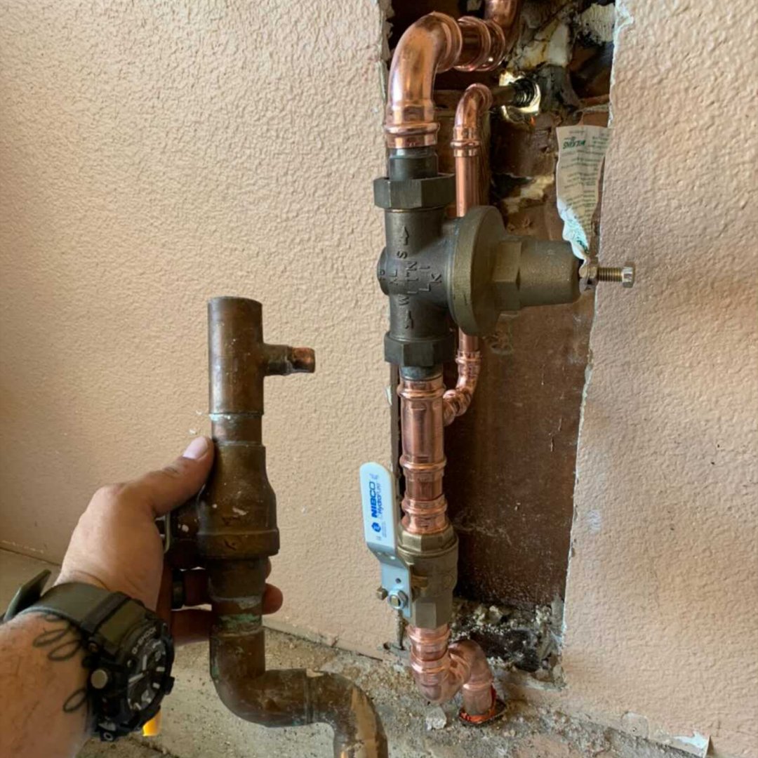 nibcoinc's tweet photo. #NIBCO #fittings newbie! But Joshua is loving them all! And we're playing hard in the fittings game with the recent launch of #PressG, #PressACR, #BenchPress, #BenchPressG, and #WrotRacer copper push fittings. We've got you covered https://t.co/oewU5cvXgd https://t.co/LlLst00vtQ