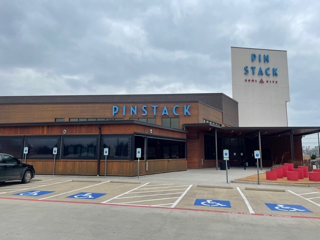 TriMarkUSA's tweet photo. Have fun at #TriMark customer, @pinstackbowl, a dining & entertainment destination with 4 locations in TX! Along with state-of-the-art bowling lanes, a two-level laser tag arena & more. Pinstack offers a local & regional chef-inspired menu with full bar and a private dining area https://t.co/K5BhkwKafs