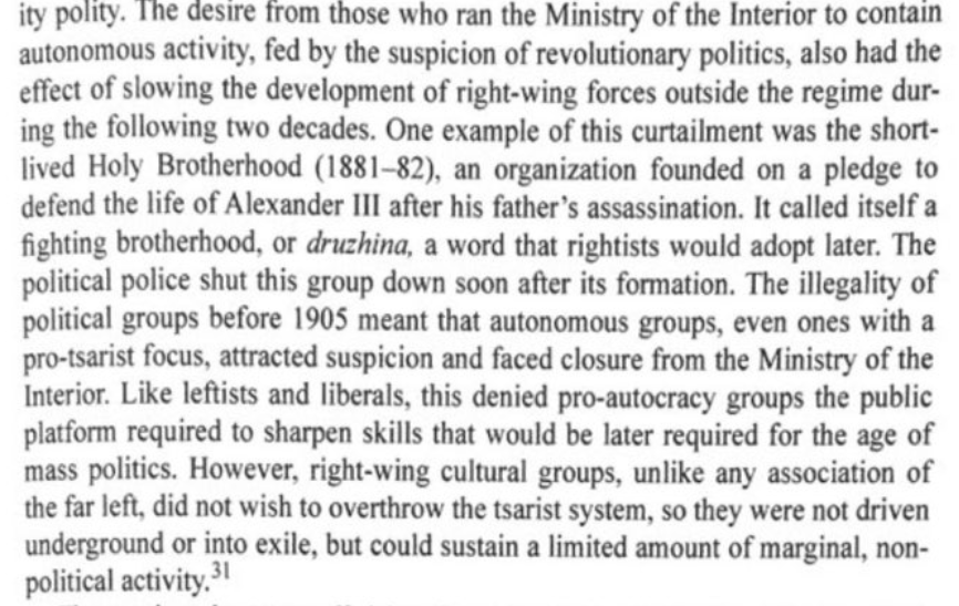 La "mesnada sagrada" fue una organización dedicada a la protección de la vida del Zar Alejandro III, pese a ello (y pese a contar en sus filas a varios de los altos cargos del estado) fue desmantelada por la okhrana.