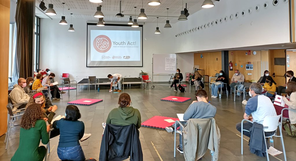 cjbcn's tweet photo. Avui encetem un projecte enorme de la mà de @JOVIScom_UPF i @ServeiCivilCat. 

Properament us podrem contar més. De moment, reunim 20 joves activistes i acadèmiques per fer les primeres passes! ❤️

#YouthAct 🌏🌎🌍 Joves en lluita per la Justícia Global https://t.co/voFgOtuceA