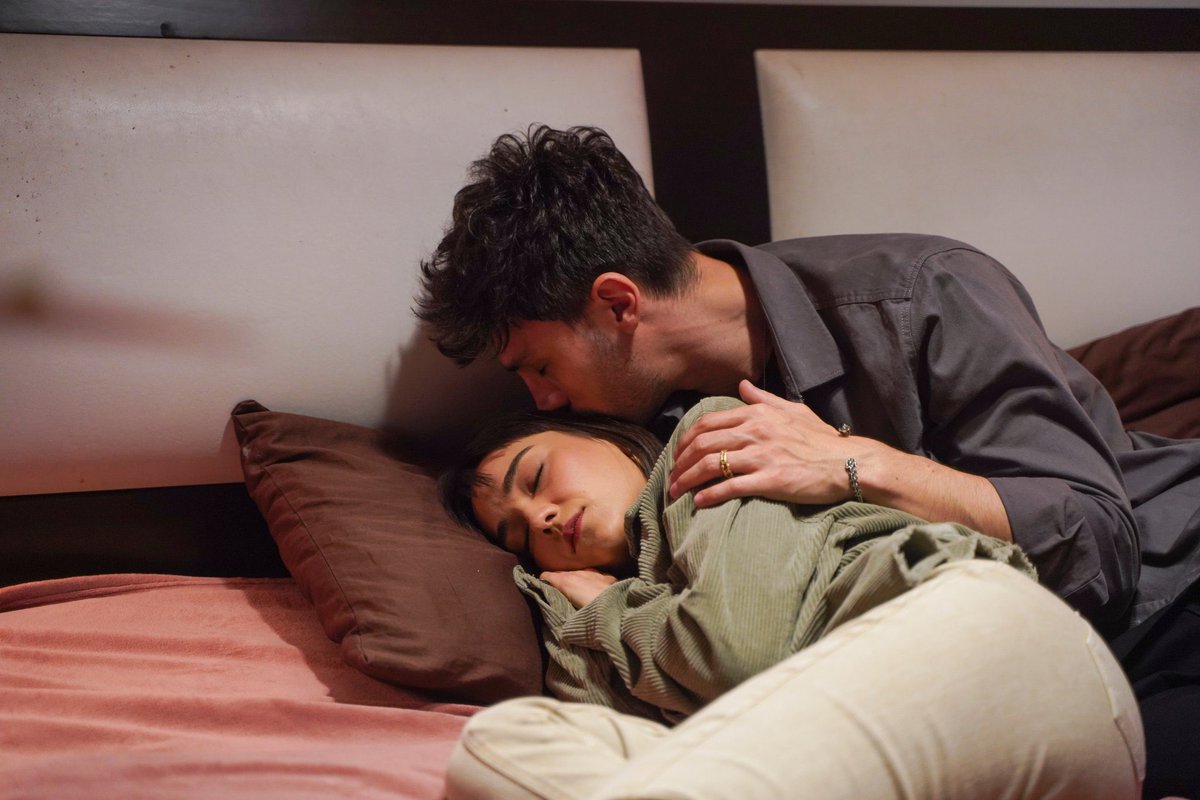Leilaleilaa14's tweet photo. #SeniÇokBekledim bu akşam 20.00'de Star'da #AyKad #ErMer heyecanlı https://t.co/Nxlw70k3m5