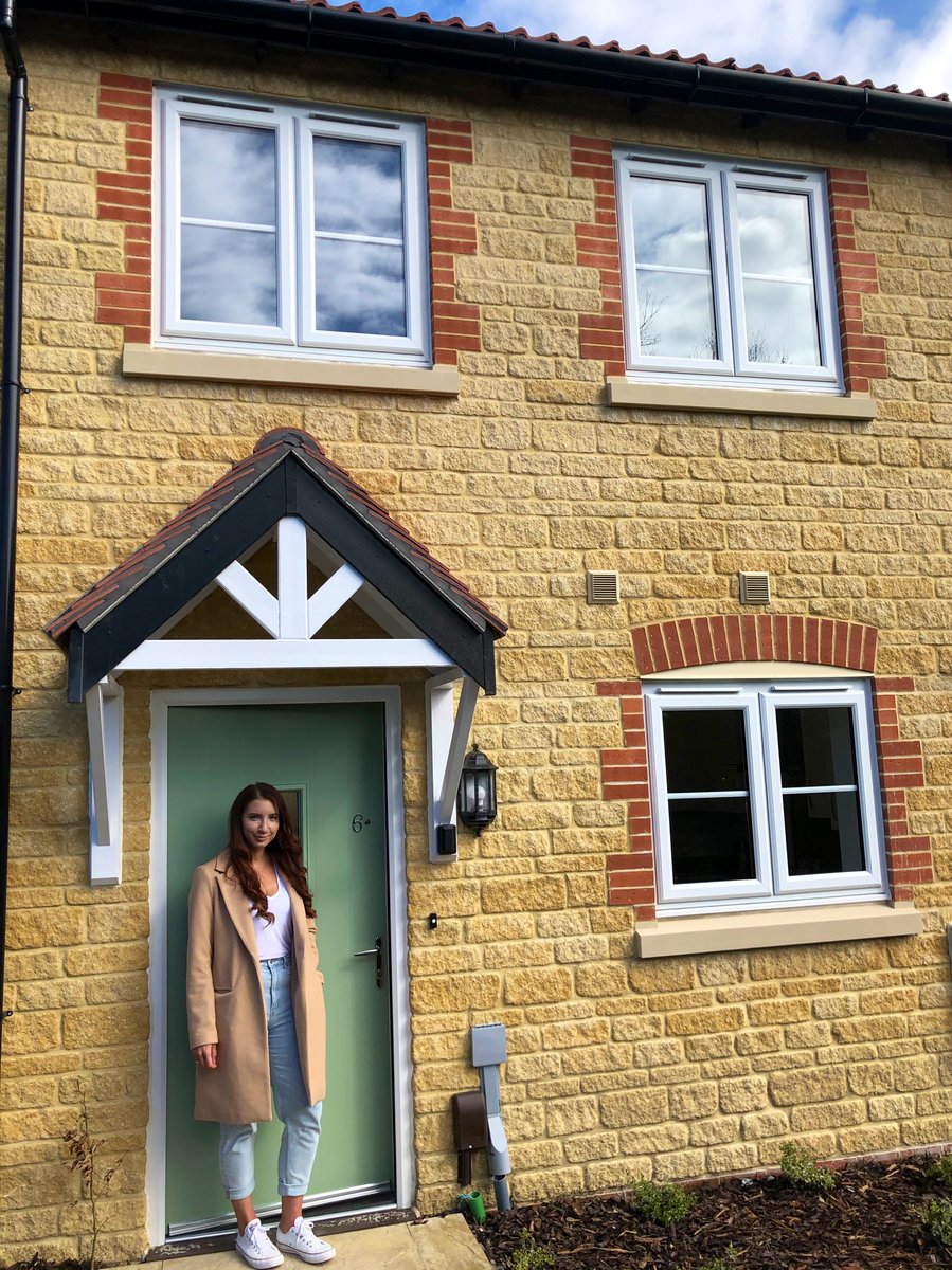 Ruby_Curo's tweet photo. It’s been a busy week! Completions and happy customers 🥂🏠🎉🔑

Happy Friday everyone! #FridayFeeling #SharedOwnership #SOworthit #CuroSales #NewBuildHome @Curo_Sales https://t.co/7AQVtu4mLl