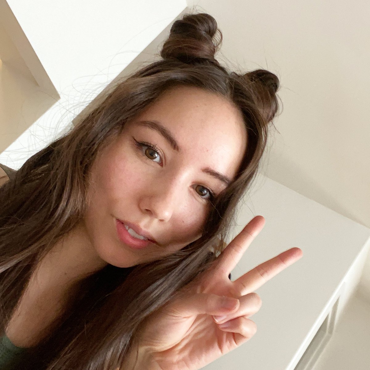 0xLil14n's tweet image. space buns make me feel more like a #cryptocoder and less like a generic #swe :crying-sunglasses-emoji:

The only thing that gets me working on my  #chainlinkhackathon submission r these #spacebuns  #cubanettis