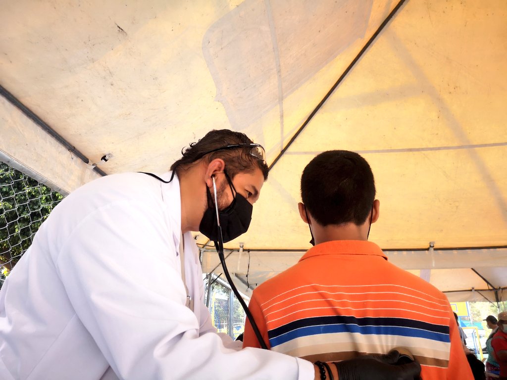 Roberto65018097's tweet photo. Enfocados en atender la salud de nuestra gente. Nuestro equipo médico se encuentra en Com. Iberias, Distrito VI,  atendemos a los capitalinos con salud de calidad y gratuita. Consultas generales, toma de presión arterial, medicamentos, entre los servicios que acercamos. https://t.co/cUgYdXSN18