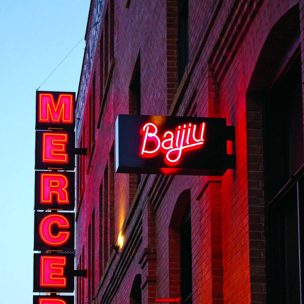 CityImageSigns's tweet photo. We worked with Baijiu on both their exterior & interior neon signs. Both signs include pink neon that is mounted to a black matte aluminum box. The classic neon feel offers visual harmony to Baijiu's brand.
#NeonSign #Baijiu #yegbiz #IceDistrict #SignageProvider #CityImageSigns https://t.co/MmTYtX3pAB