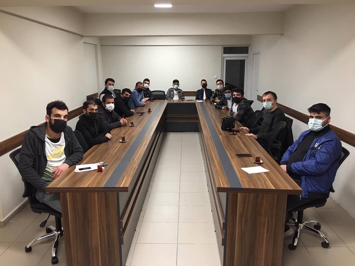 inegolakgenc's tweet photo. Merkez mahalle Başkanları toplantımızı Teşkilat Birim Başkan Yardımcılarımızın katılımıyla gerçekleştirdik. 

Toplantımızda aldığımız kararlar İnegöl Gençliğimize hayırlar getirmesini temenni ediyoruz. https://t.co/AXD7ETqjgj