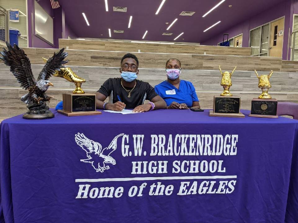 SAISDAthletics's tweet photo. Marvin Livingston, Brackenridge, signed with OLLU on an Athletic and Academic Scholarship for Track! https://t.co/oBNAOvPAC7
