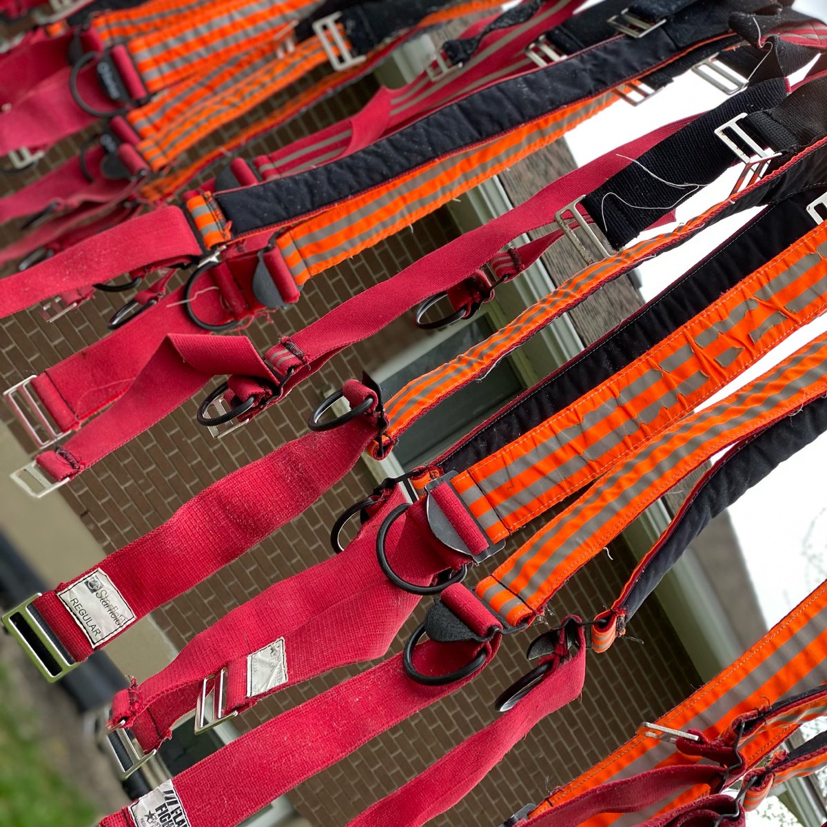 PastIntoNew's tweet image. Last 2 weeks have been gear cleaning weeks. These lovely suspenders will become the long straps on our big bags. #firefighterbags #firesuspender #pastintonew
