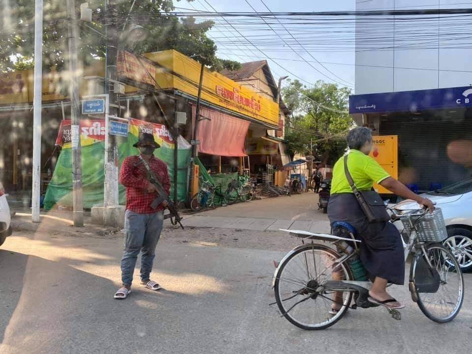 Junta used civilian forms armed force and abducted civilians who were waiting for the cash withdrawal at the tea shop near CB bank. 
CRPH ASSEMBLE
#WhatsHappeningInMyanmar 
#Apr9coup