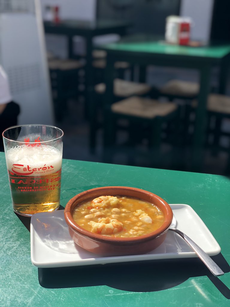 Ven y disfruta en @ESTERONFUENGIROLA de la Cazuela de la Abuela (hasta el 25 de abril): Garbanzos con Langostinos + bebida* por 2,50€