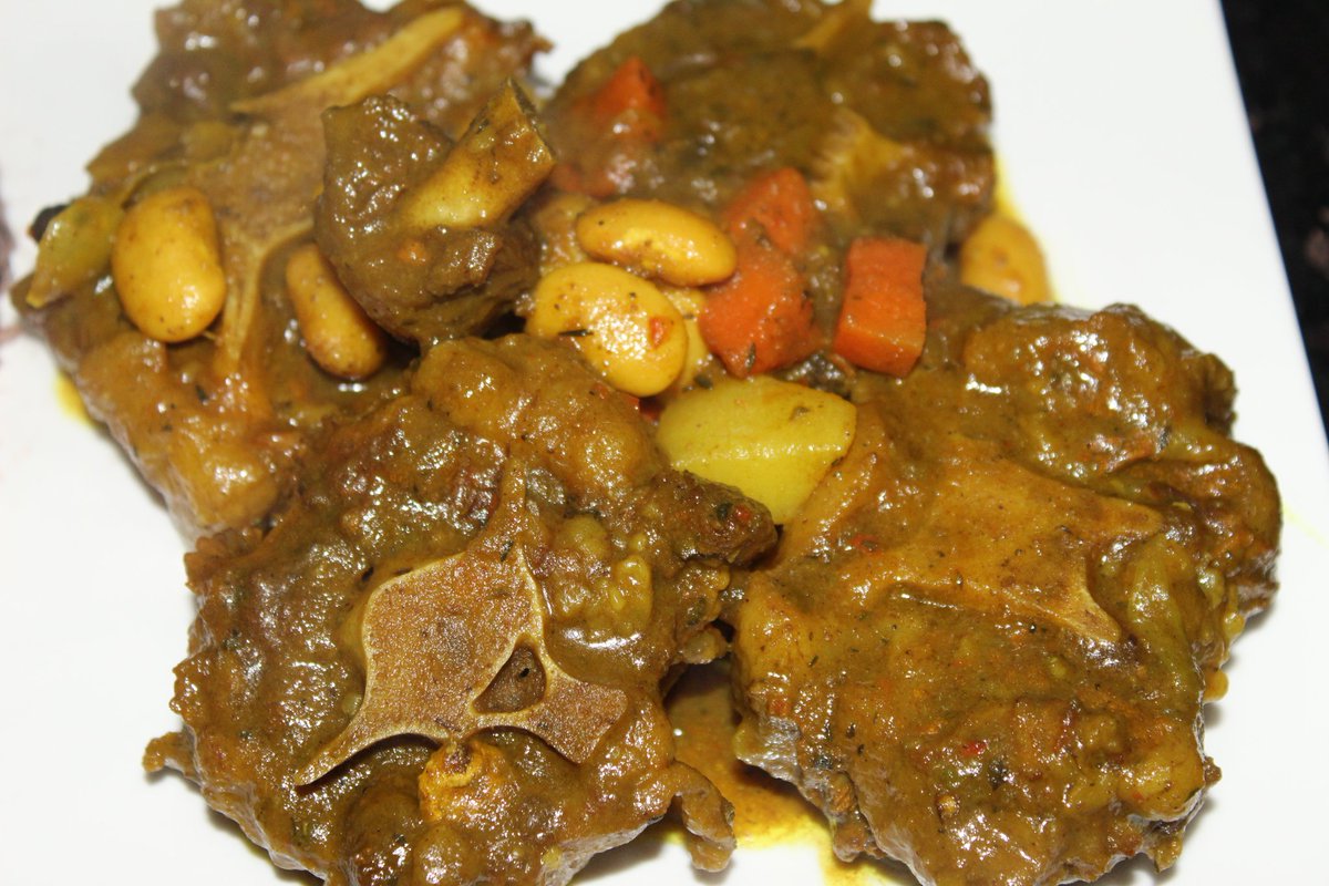 romaskitchen_'s tweet photo. Curried Oxtail 
Recipe 👇🏾 👇🏾 
https://t.co/vnxMSIqpkV
#RomasKitchen #CurriedOxtail #Oxtail #jamaicantwitter #jamaicanfood https://t.co/Jd62LwPO63