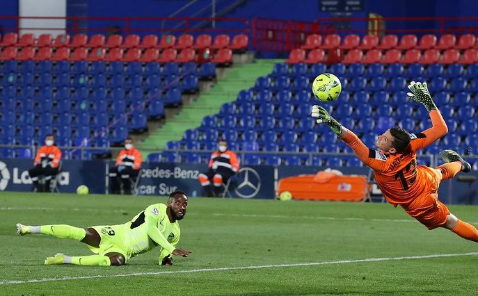 3. David Soria (1993)Getafe (15e)20 matchs joués 21 buts encaissés, 23 attendus, 1 csc +3+0.15Si le Getafe de José Bordalás est à la peine, son gardien a su revenir à son niveau depuis le début de la nouvelle année.