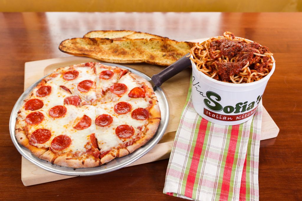 ViaSofias's tweet photo. Friday night is family night! Order a family deal for delivery or pick and feed the whole gang starting at $3.25 per person!
The Sicilian Feast is pictured below and feeds up to 6 people for $22.99. https://t.co/xFhicCp0qX