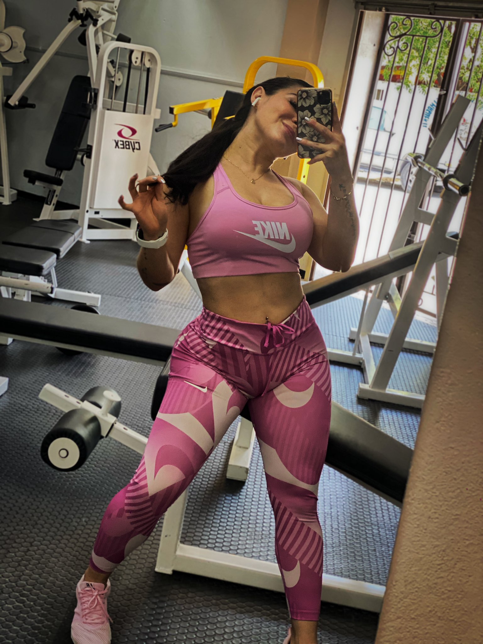 EMA HUEVO on Twitter: 🔥🍔…