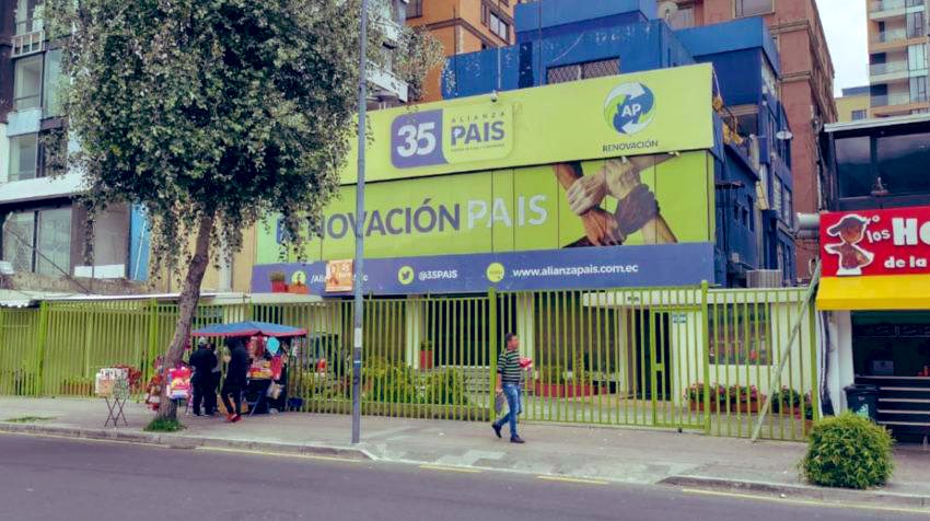 Este #11Abril celebraremos el fin de una era corrupta. Que la renovación y el cambio sea para el país entero.                     #ElPaisOLaMafia #YoMeDecidíPorLasso 🇪🇨♥️