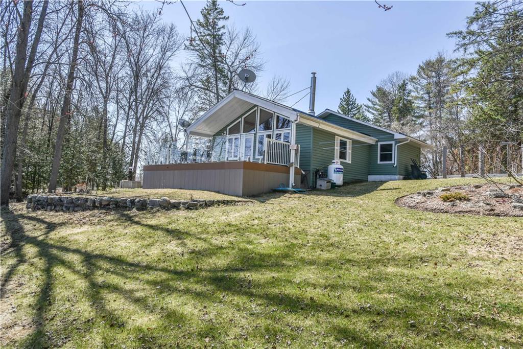 BugMeAnytime's tweet image. 308 Greenway Dr. is my NEW LISTING😍 Stunning, well-maintained all season Ottawa River-front home or cottage. 🌊Contact me today for a showing! 📲613-639-8045